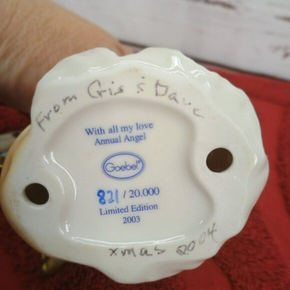 Goebel Hummel Annual Angel Figurine 2003 Limited Edition With Heart Design Chris - Picture 5 of 7